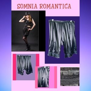 SOMNIA ROMANTICA RARE SPECIAL EDITION BLACK GOTHIC BLOOMERS